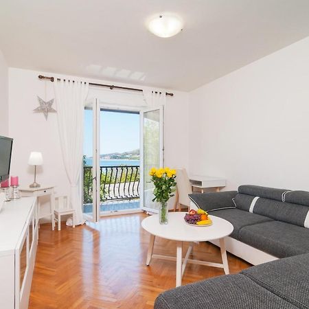 Apartment Victoria Оміш Екстер'єр фото