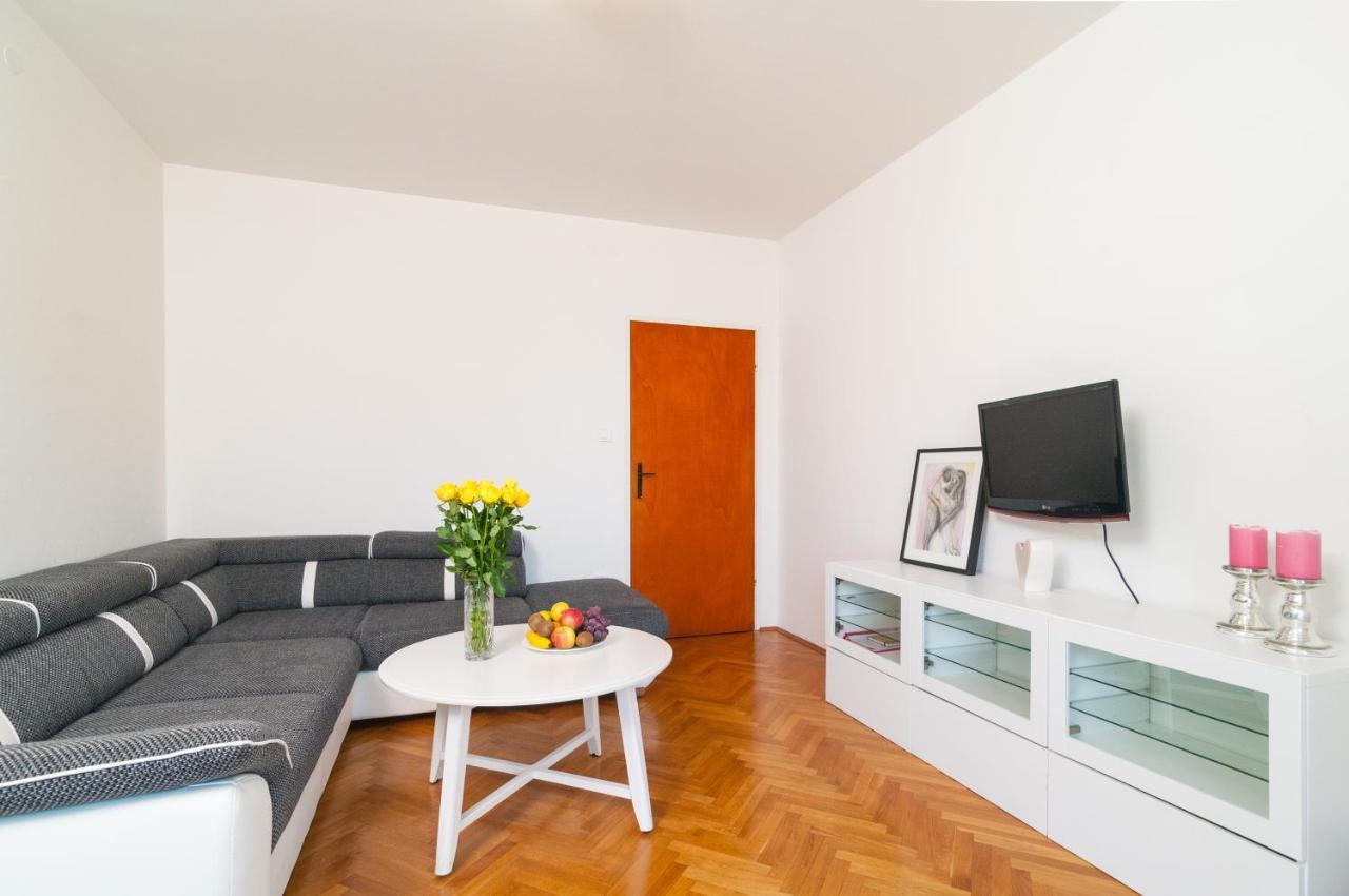 Apartment Victoria Оміш Екстер'єр фото