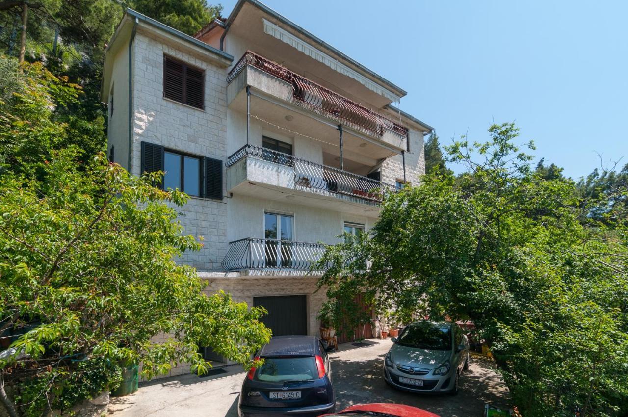 Apartment Victoria Оміш Екстер'єр фото