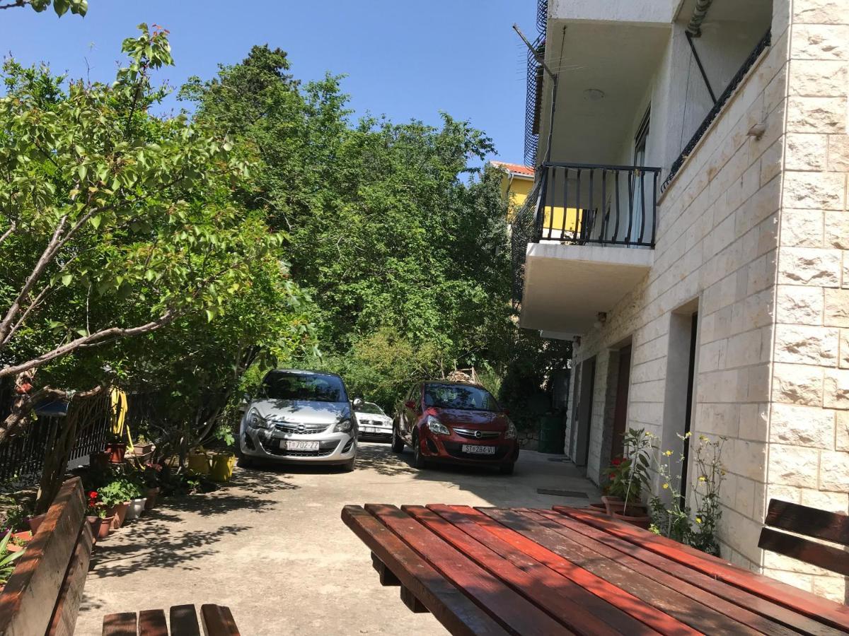 Apartment Victoria Оміш Екстер'єр фото